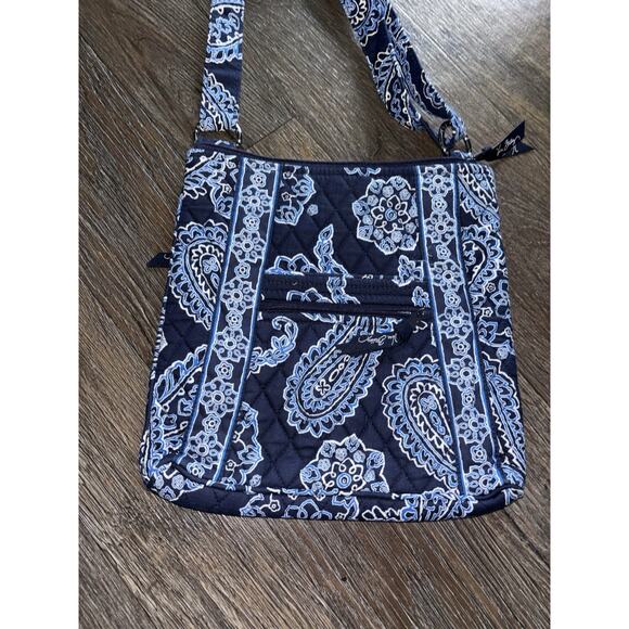 Vera Bradley Triple Zip Hipster Crossbody Blue Bandana pattern. - Picture 7 of 7